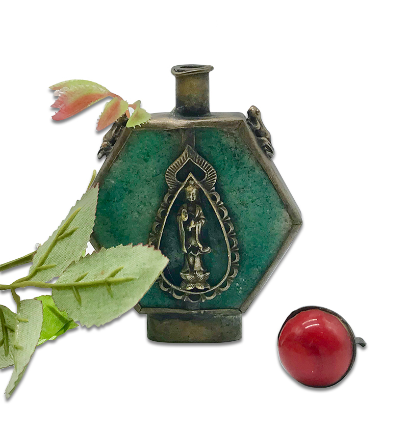 Antique Tibetan Jade Snuff Bottle